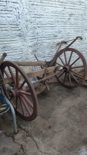 Roda de carroça antiga 