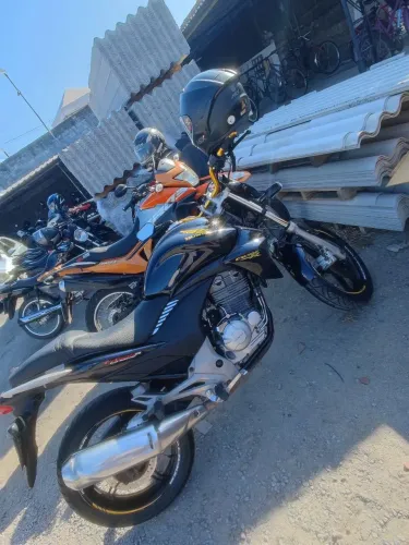 CB300r leia a descrição 