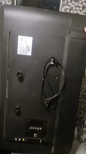 Vendo TV com defeito