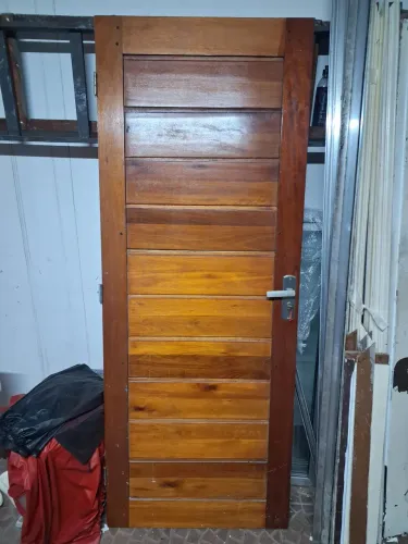 Porta maciça Eucalipto