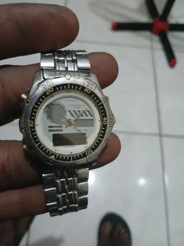 Vendo relógio citizen promaster so esta funcionando o analógico o digital está parado 