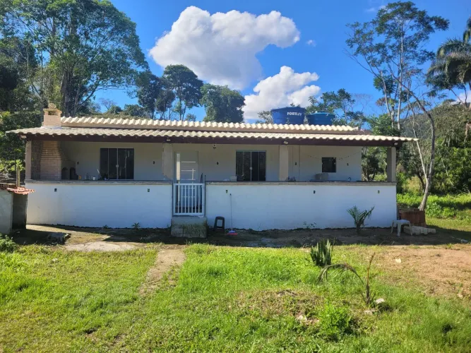 Vendo sitio com casa.