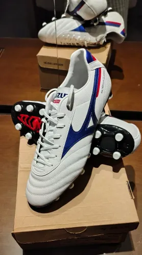 Chuteira Mizuno Morelia Classic MD campo