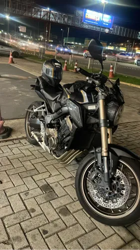 CB 650 moto em estado de zera sem detalhe