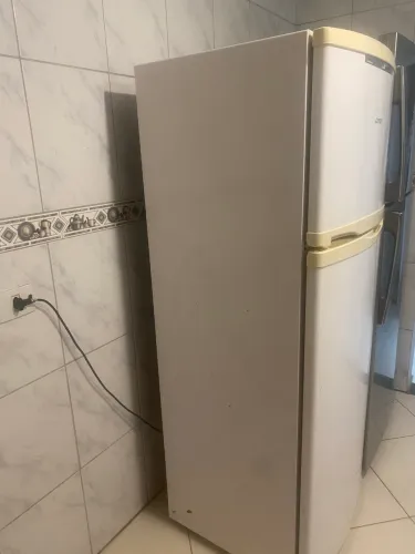 Geladeira Cônsul Frost Free 345L 220V- Excelente funcionamento