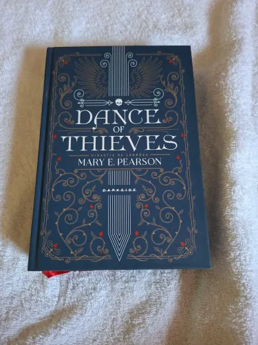 Livro: Dance of Thieves vol. 1