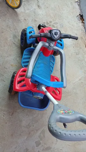 Vendo um carrinho de passeio meu contato *