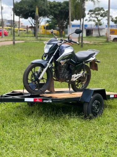Carretinha para 1 moto Nova com Rampa Inclusa