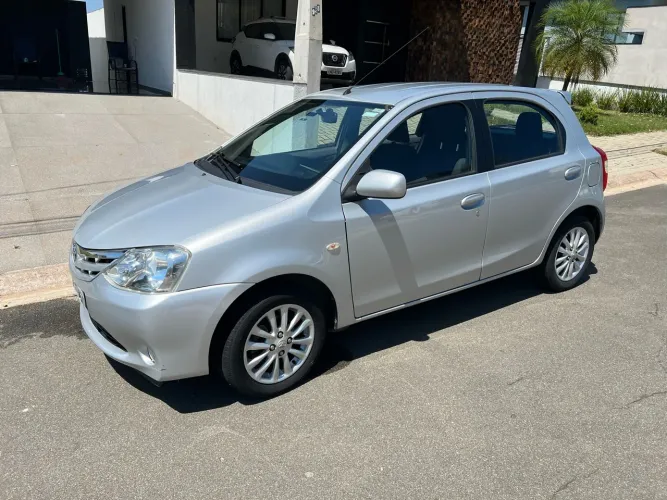 Toyota Etios XLS 1.5 Flex 16V 5P Mec. 2013