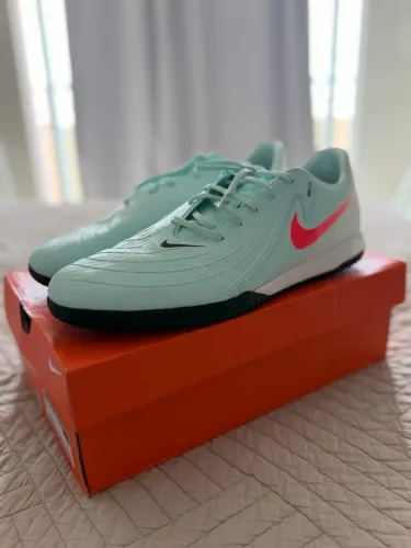 Chuteira Futsal Adulto Nike Phantom GX II Club (Tamanho 45)