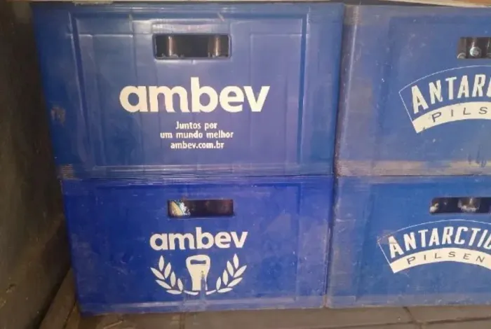 Vendo caixa de cerveja com vasilhame 40 reais cada.