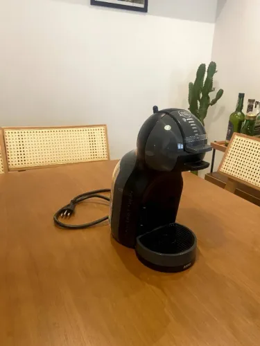 Cafeteira Dolce Gusto (pouco uso)
