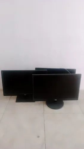 3 monitores grandes  de Pc com defeito 