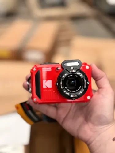 Câmera Digital Kodak PIXPRO WPZ2 Vermelha - À Prova d?Água | 16MP | Wi-Fi | Nova