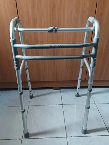 Andador pra idosos 