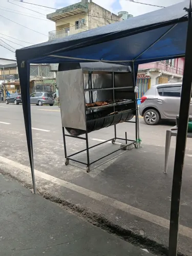 Vende se churrasqueira grande