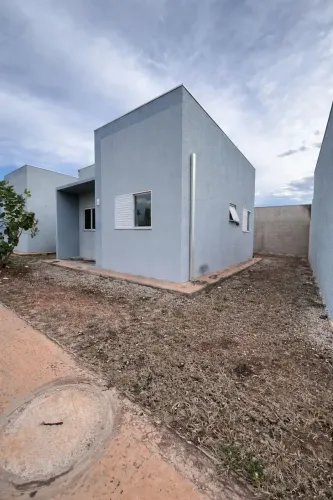 ALUGA-SE  CASA NO CONDOMÍNIO GARÇA BRANCA