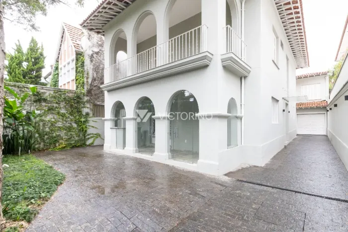 Casa com 500 m², 4 quartos sendo 3 suítes e 5 vagas à venda ou locação no bairro Jardim Pa