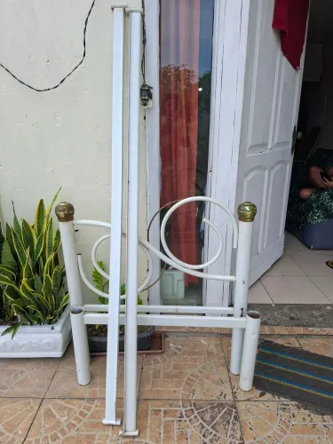 Cama de ferro solteiro 100$