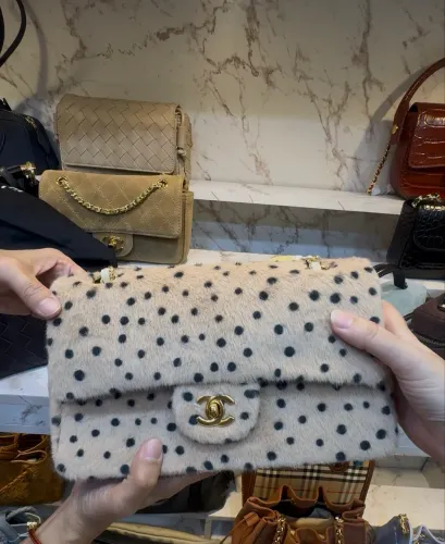 Bolsa de pelúcia Chanel couro legítimo 