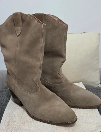 Bota Cano Médio Western com Bico Redondo