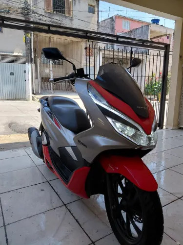 Moto sem detalhes só pegar e andar