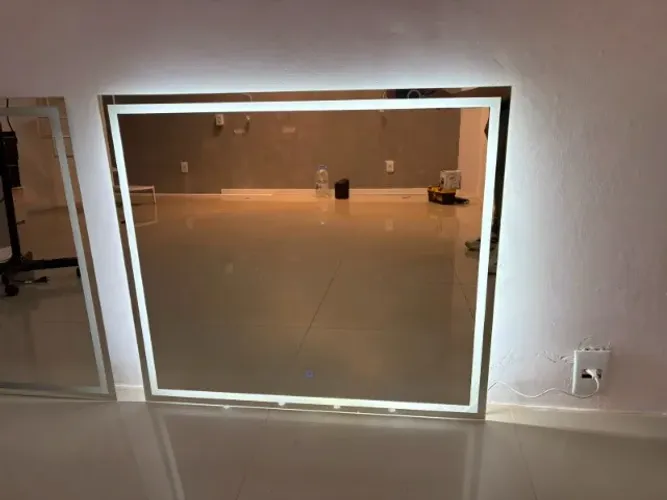 Espelho Com Led Retangular Jateado 80x90 Cm Com Touch Moldura Branco
