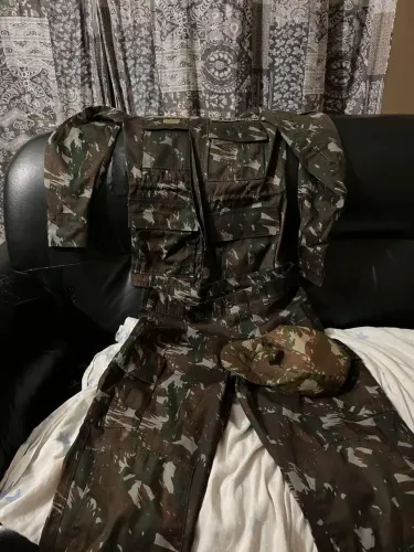 Vendo um roupa completa camuflada tamanho PP