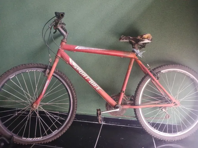 Vendo bicicleta para retirada de peças ou concerto. 