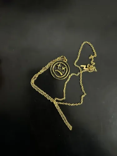 colar skull banho ouro com pingente smile skull