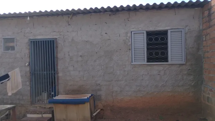 Agil de lote com uma casinha noVillage Campos Verdes 