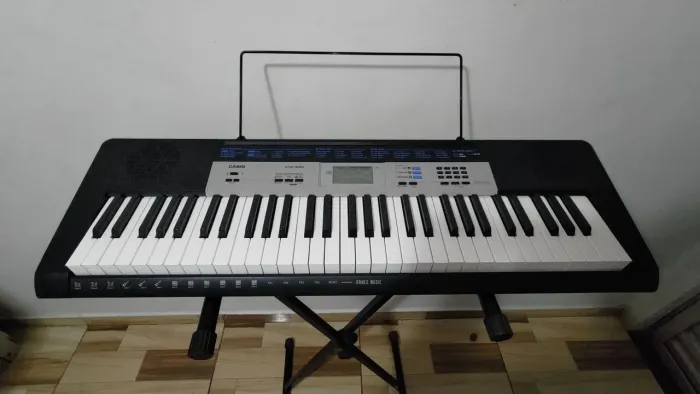 Teclado Casio CTK-1550 61 Teclas + Suporte - Funcionando 100% R$ 700,00