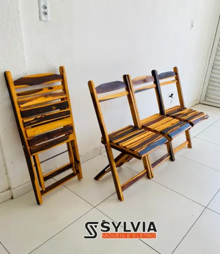 Cadeiras dobráveis envernizados