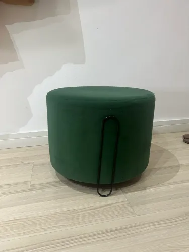 Puff redondo verde em suede