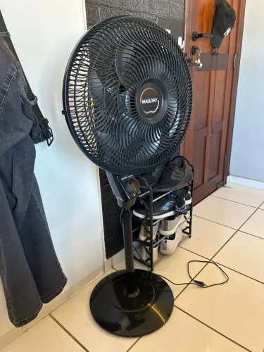 Ventilador de torre Mallory pouco usado