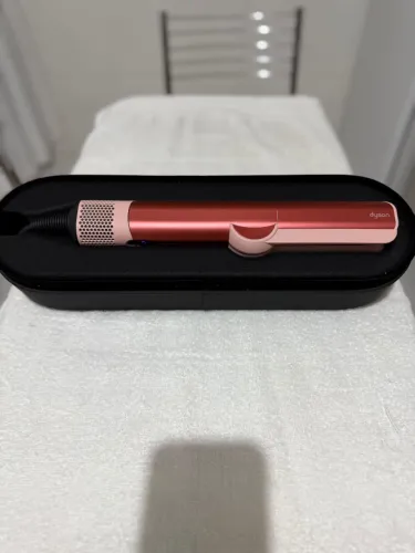 Vendo chapinha Dyson Airstrait nova na caixa nunca usada 
