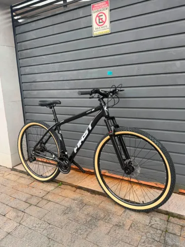 Bicicleta nova alumínio first quadro 19 câmbios shimano
