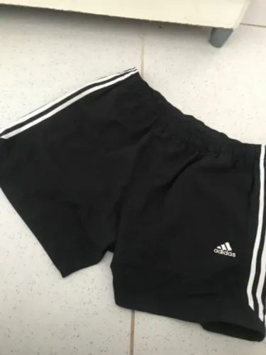 Short Adidas Chelsea Original - Preto c/ Listras Laterais icônicas brancas - Nunca Usado!