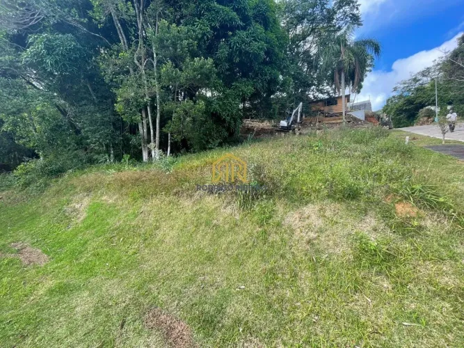 TERRENO DE 700m² EM CONDOMÍNIO - CÓRREGO GRANDE