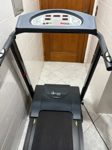 Esteira Elétrica Dream Fitness Bivolt Dobrável