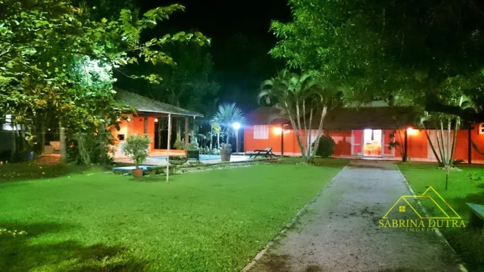 Casa com 4 dormitórios, terreno com 2000m2