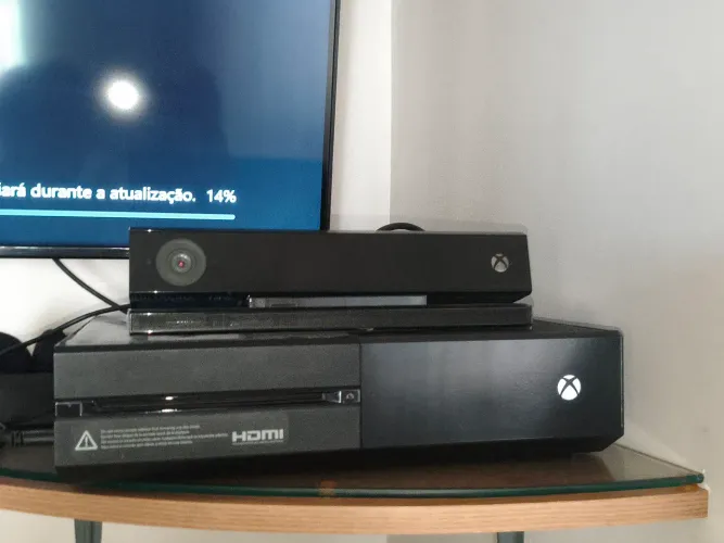 Xbox One com 1 controle 9 jogos físicos já 