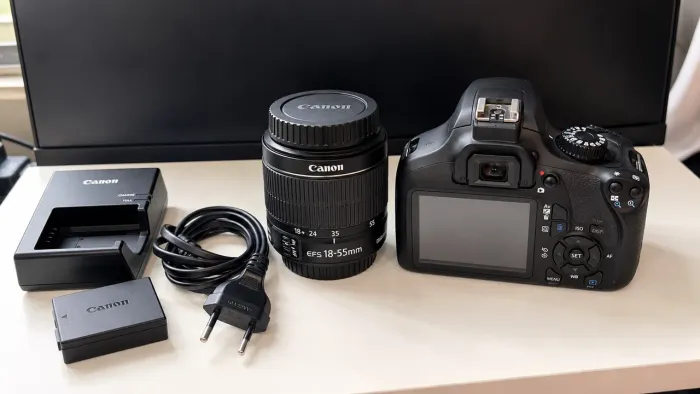 Camera Canon Rebel T100 + Lente 18-55mm