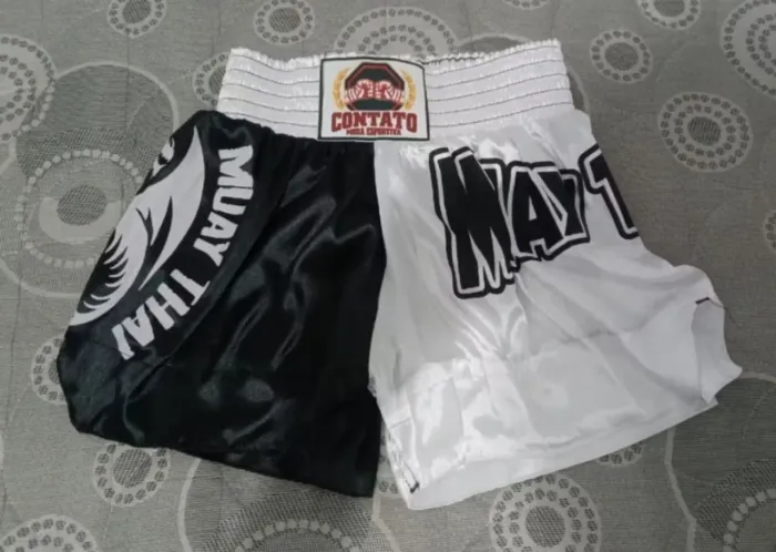 Short de muay thai com elastano preto e branco