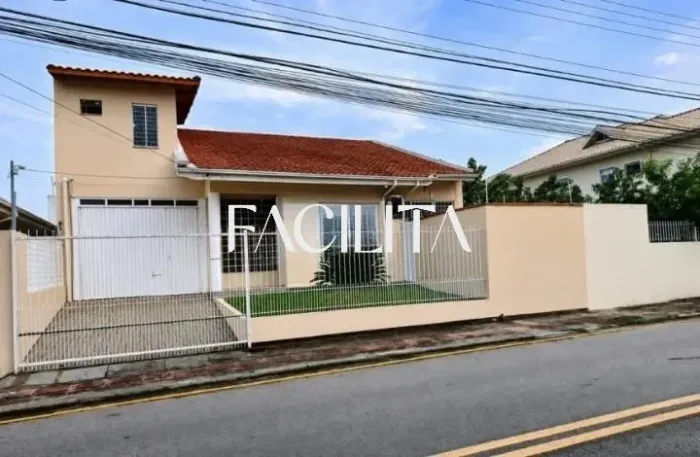 Casa com 6 quartos no bairro Ipiranga, São José.