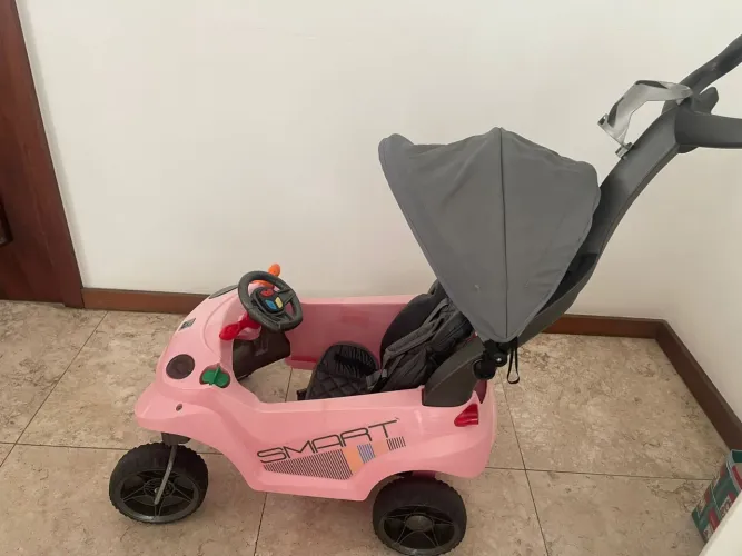 Carrinho de passeio para menina 