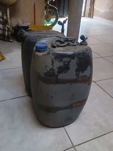 2 Bombonas 50 litros cada com torneiras