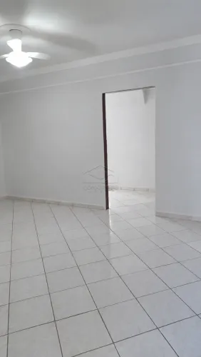 CASA AMPLA COM 3 DORMITÓRIOS SENDO 1 SUITE - EXCELENTE LOCALIZAÇÃO NA VILA DUTRA