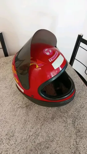 Capacete de época Tauros 1980 por 160.00