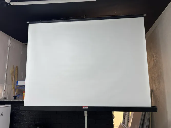 Tela de projetor tripé 